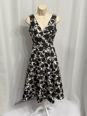 Kate Spade Women’s Black & White Floral Fit & Flare Elegant Beautiful Dress 0